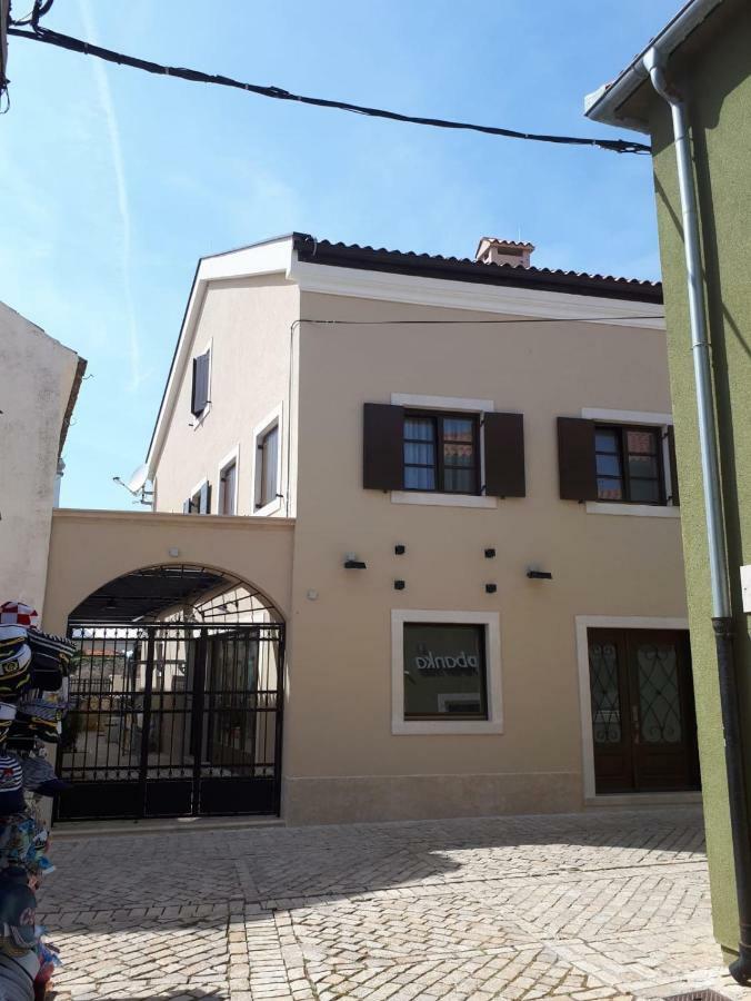 Apartments Mihael Nin Esterno foto